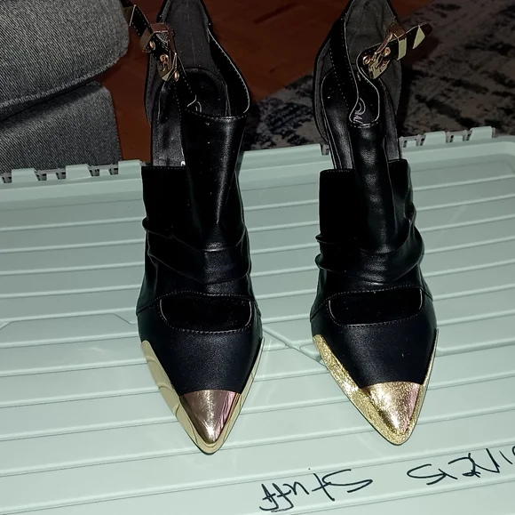 Shoes - Picture 3 of 4